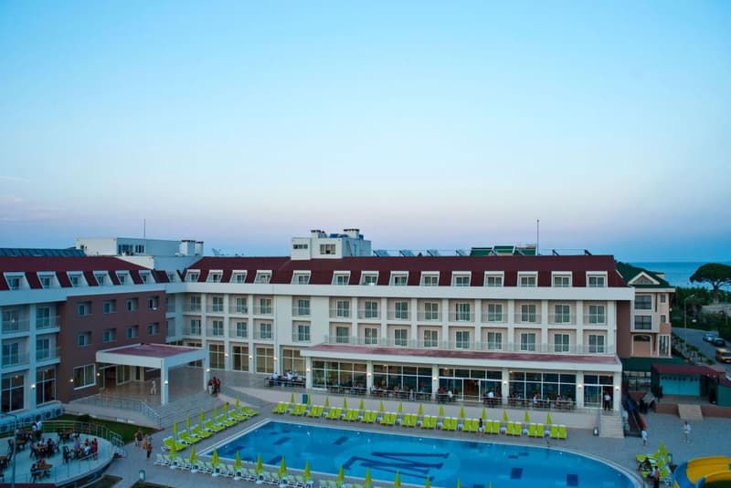 White Lilyum Hotel