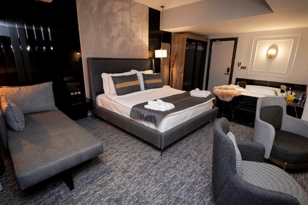 Zone Luxury Şömine+Jakuzili Suit Resim