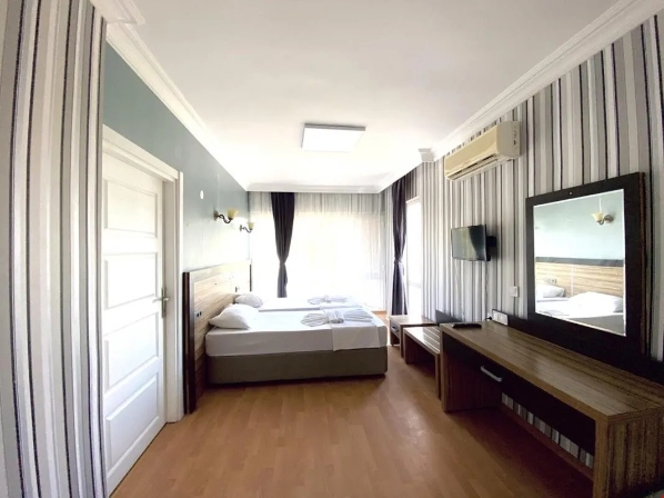 Standart Oda Doğa Manzaralı Balkonlu Resim