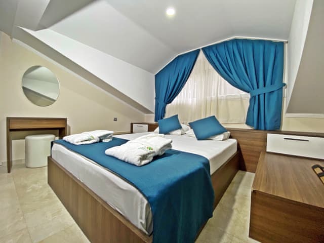 Nokta İnlice Suit Resim