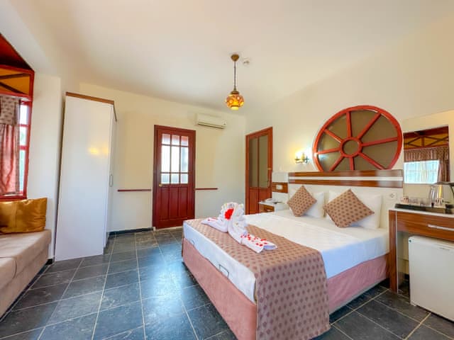 Suit B Room Resim